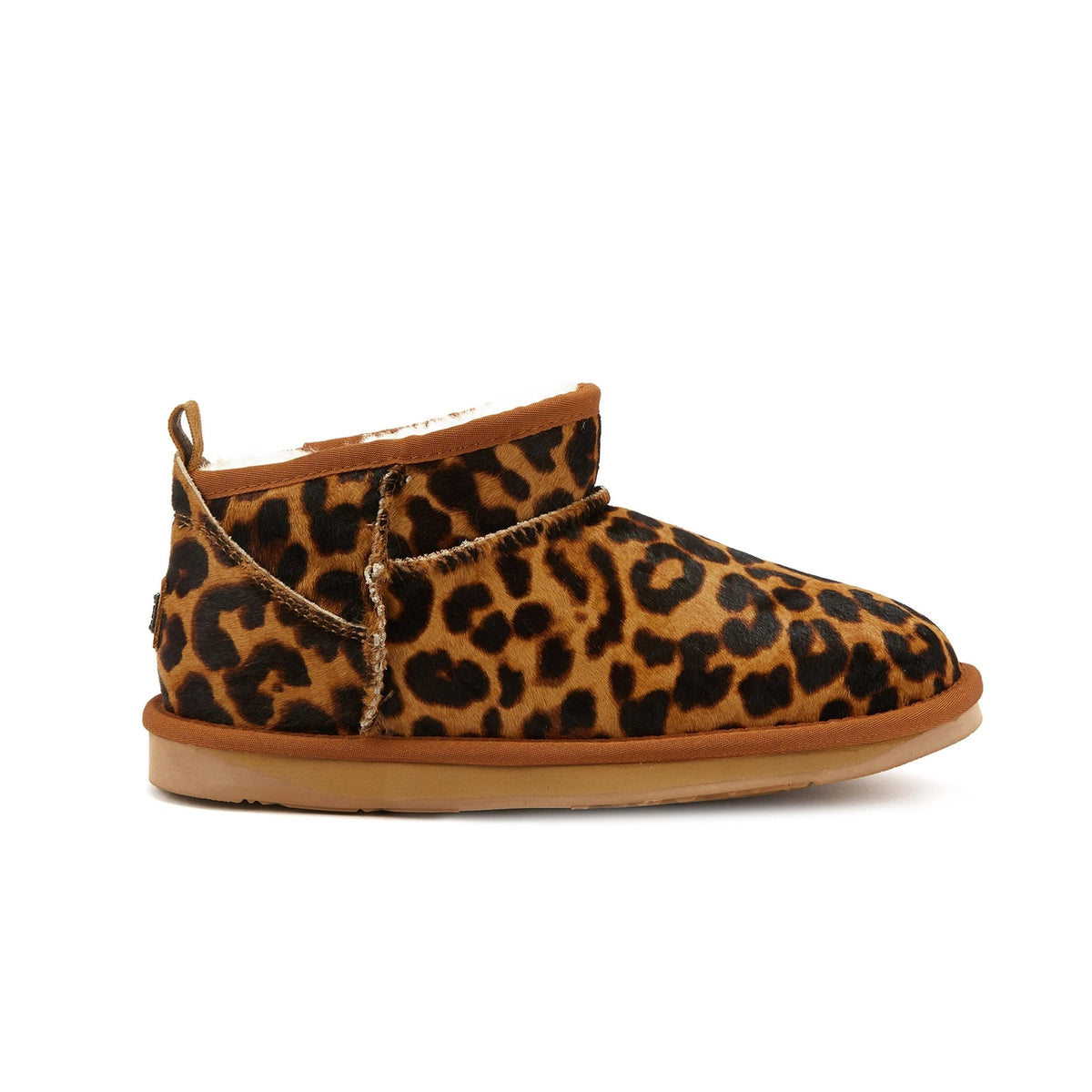 VEOBELLA Freya, Leopard print ultra-short boot, side view