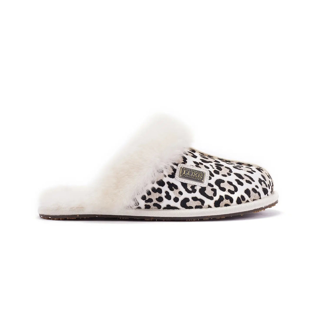VEOBELLA Isla, Snow Leopard print closed mule, angle view