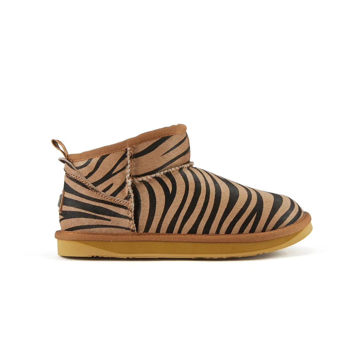 VEOBELLA Kai, Zebra print ultra-short boot, side view